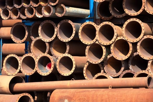 Rusty industrial tubes for transporting fluid