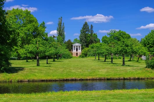 Woerlitzer Park Floratempel 04