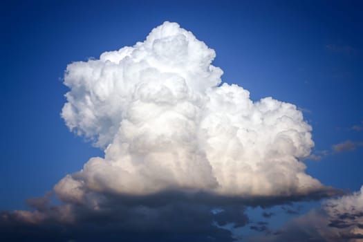 A huge storm cloud announces the impending storm.