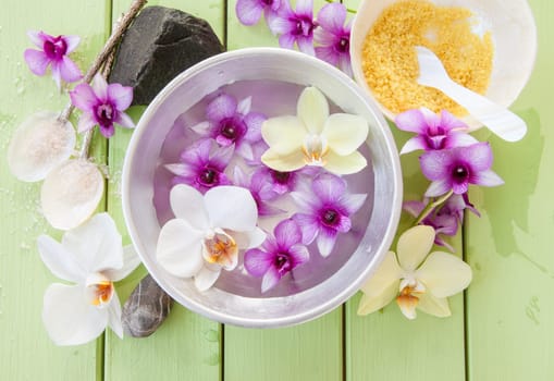 Fresh colorful orchids swimming in Schuessel with water