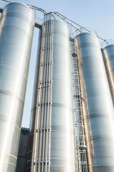 Industrial silos for chemical production, by stainless steel