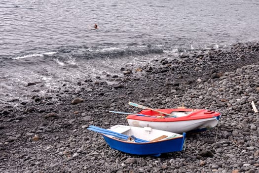 Photo Picture of a Colored Boat Near the Ocean Coast