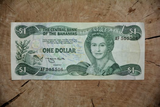 1 Dollar Bahamas Banknote on Wood,Front with Queen