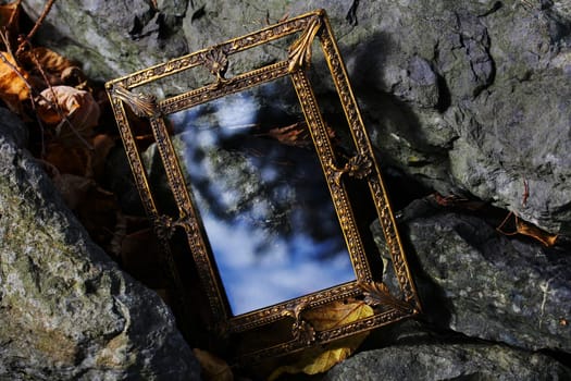 The Enchanted Mirror - A Magic Mirror for Dreams