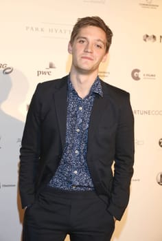 Jonas Nay,