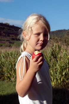 Maedchen,Apple Food