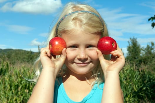 Maedchen,Apple Food