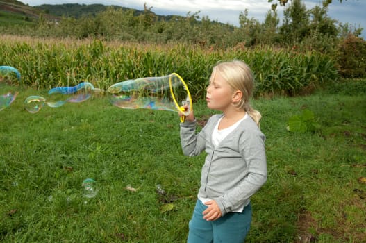 Maedchen, Seifenblasen