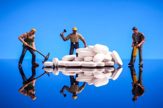 medicine and workmen, tablets medicine and workers, figurine isolated