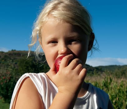 Maedchen,Apple Food