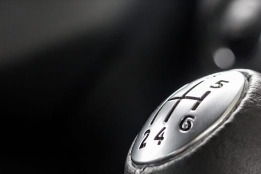 Six gears - the shift lever in the car