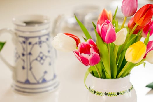 Everything prepared for the birthday party - the tulips are on the table!