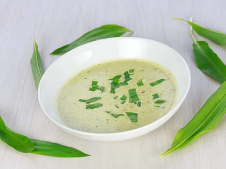 bear garlic soup on white teller
