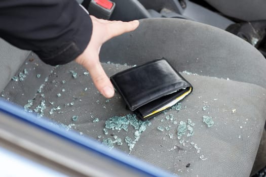 man steals wallet