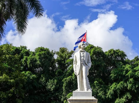 Statue of the great national hero Jos&#233 Juli&#225 n Mart&#237 P&#233 rez, he was a poet, and essayist, a journalist, a revolutionary philosopher, a translator, a professor, a publisher, a Freemason, and a politiska theorist