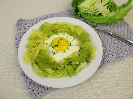 Wirsing with fried egg