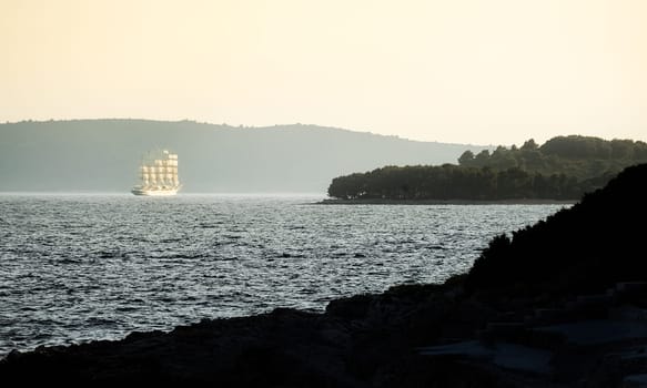 Windjammer circumnavigates an island