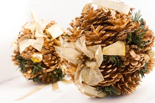 winter pinecones brilliant