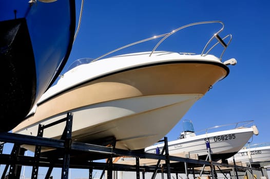company of guarding and storage of boats except season for the pleasure