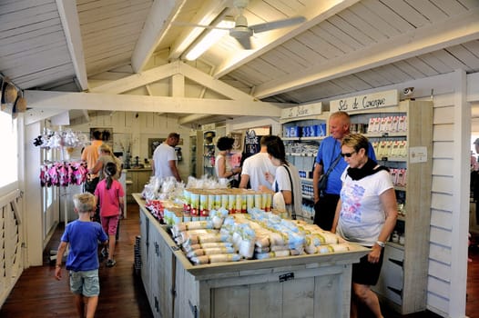 shop the company saline Aigues-Mortes in Camargue to offer to tourists who visit the company's products manufactured on site.