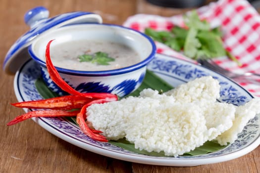 thai cuisine, Thai rice cracker with minced pork