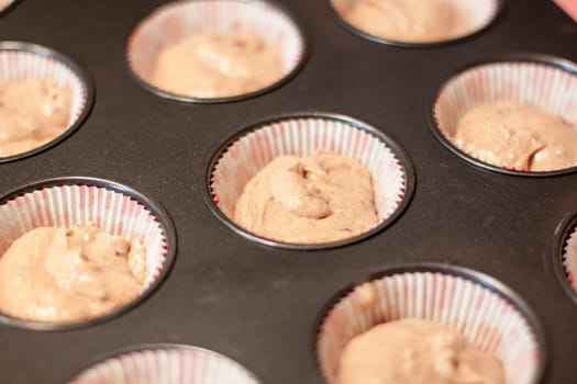 Before enjoying - Preparation of the baking sheet - Filling the dough