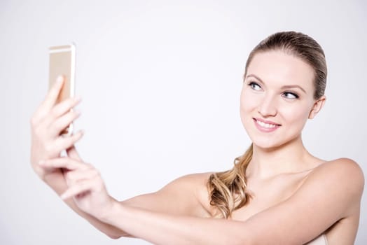 Topless female model clicking her picture