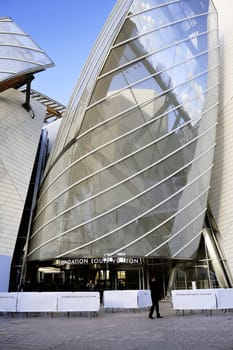 Museum of Contemporary Art of the Louis Vuitton Foundation created by the American architect Frank Gehry, the building is located Porte Maillot at the entrance of the Bois de Boulogne.