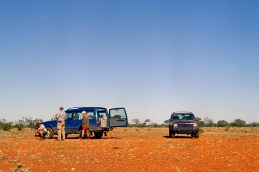 Departure at dawn for hunting for the gold nuggets in the Australian bush