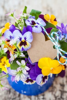 Colourful Strauss Fruehlingsflowers with gift-attachers in heart shape