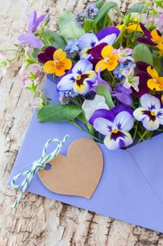 Colourful Strauss Fruehlingsflowers in a small envelope