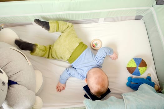 Baby lies on the belly