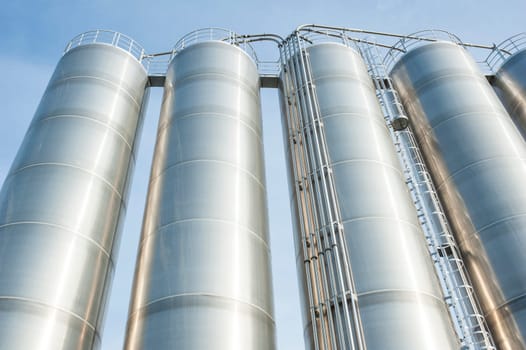 Industrial silos for chemical production, by stainless steel