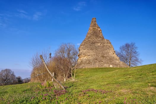 Autun in Frankreich,Pyramide de Couhard - Autun in France,Pyramid de Couhard