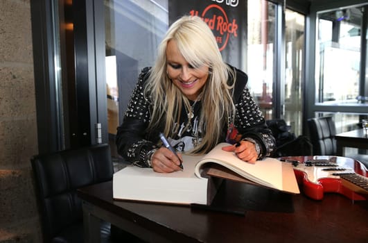 Doro Pesch presented her new video for the single Love is Gone To Hell at the Hard Rock Cafe Hamburg ,22.03.2016