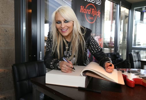 Doro Pesch presented her new video for the single Love is Gone To Hell at the Hard Rock Cafe Hamburg ,22.03.2016