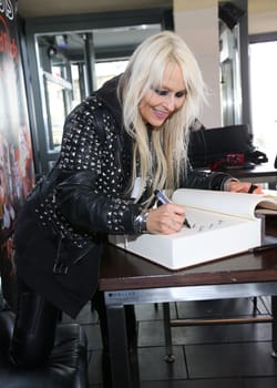 Doro Pesch presented her new video for the single Love is Gone To Hell at the Hard Rock Cafe Hamburg ,22.03.2016