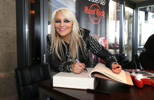 Doro Pesch presented her new video for the single Love is Gone To Hell at the Hard Rock Cafe Hamburg ,22.03.2016