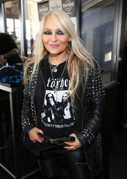 Doro Pesch presented her new video for the single Love is Gone To Hell at the Hard Rock Cafe Hamburg ,22.03.2016