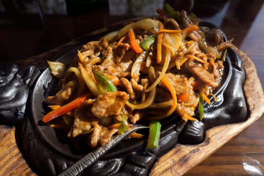 Chinese food. Stir fry beef with vegetables sauce.