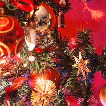 Inside the Christmas Tree - Easter Egg, Where is The Photograph