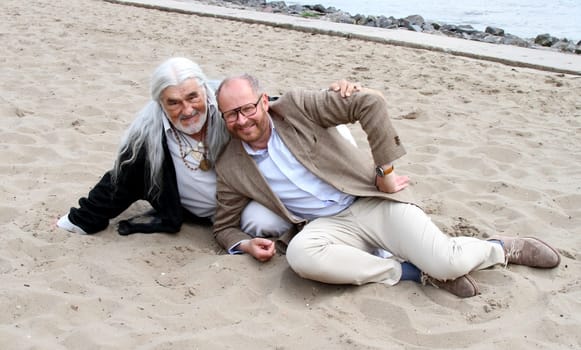 Mario Adorf and Axel Milberg - Photo appointment on the beach of Oevelgoenne
