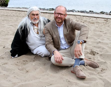 Mario Adorf and Axel Milberg - Photo appointment on the beach of Oevelgoenne