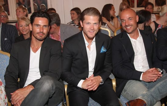 Jan Kralitschka, Paul Janke, Christian Tews   / the Bachlors bei der Ernstings Fashionshow in Hamburg