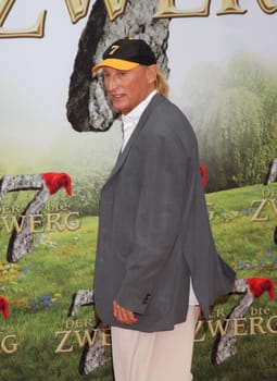 Otto Waalkes at the premiere of the 7bte Zwerg in Berlin