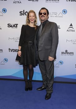 Karl Heinz Schwensen with accompaniment at the Mira Award 2015