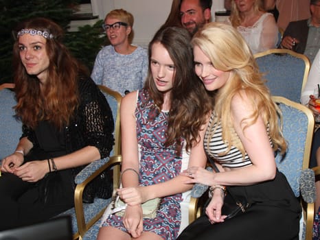 Mirja du Mont mit Tochter  bei der Ernstifngs Fashionshow 2014 in Hamburg