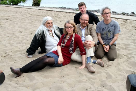 Mario Adorf and Axel Milberg - Photo appointment on the beach of Oevelgoenne
