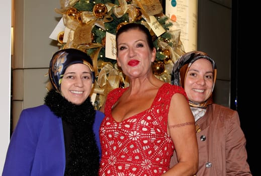 Katy Karrenbaue ,Luebeyde Bildir,Nesrin Kaya,- Made on Veddel in Karstadt