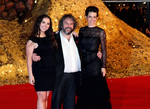 Katie Jackson,Peter Jackson und Evangeline Lilly  , Hobbit &quot - Europa Premiere: in Berlin , Promis auf dem roten Teppich vorm Sony Center Berlin am 09.12.2013